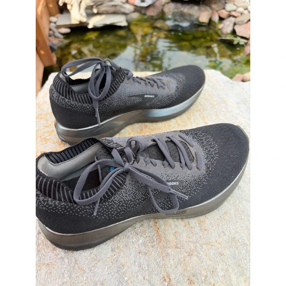 Brooks Levitate 2 Mens Running Shoes Black Grey 1102901D038 DNA AMP Sneaker
